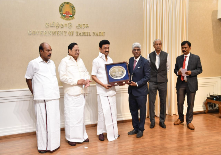 The Director of CMC presenting a momento to the Chief Minister of Tamil Nadu, M K Stalin