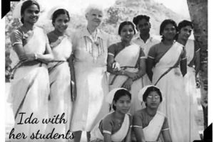 IdaScudder, founder of Christian Medical College Vellore, with a group of nurses